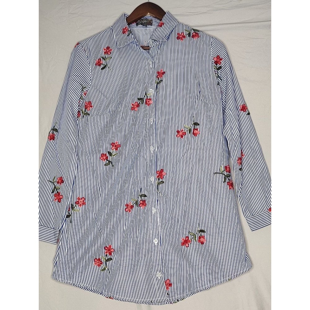 J. Gee Blue and White Striped Button Down Shirt  with Embroidered Flowers Sz Med